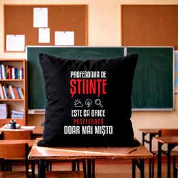 Profesoara de științe este ca orice profesoară, doar mai mișto - pernă neagră pentru profesoară