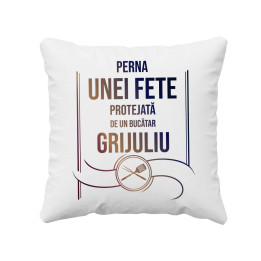 Perna unei fete protejată de un bucătar grijuliu - pernă
