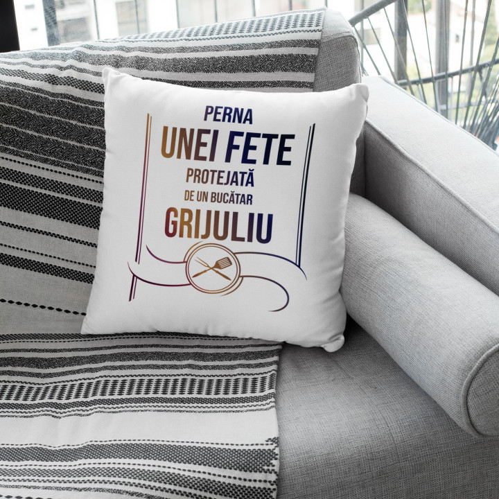 Perna unei fete protejată de un bucătar grijuliu - pernă