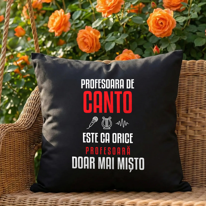 Profesoara de canto este ca orice profesoară, doar mai mișto - pernă neagră pentru profesoară