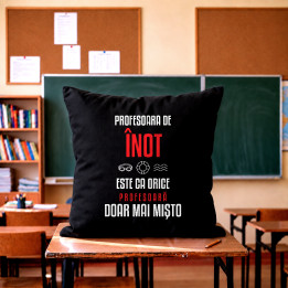 Profesoara de înot este ca orice profesoară, doar mai mișto - pernă neagră pentru profesoară