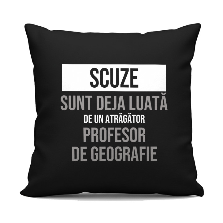 Scuze, sunt deja luată de un atrăgător profesor de geografie - pernă neagră cadou