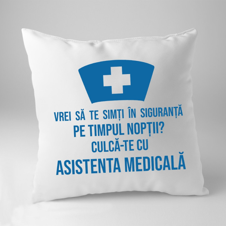 Bea cu o asistentă medicală - T-shirt pentru femei