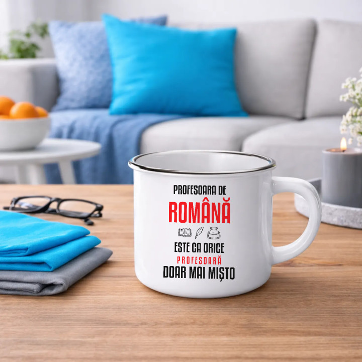 Profesoara de română este ca orice profesoară, doar mai mișto - cană emailată pentru profesoară