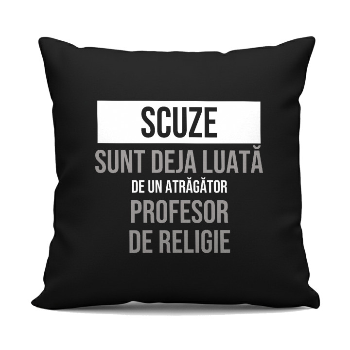 Scuze, sunt deja luată de un atrăgător profesor de religie - pernă neagră cadou