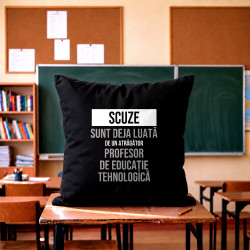Scuze, sunt deja luată de un atrăgător profesor de educație tehnologică - pernă neagră cadou