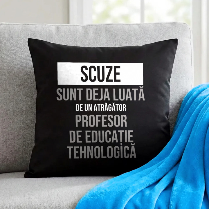 Scuze, sunt deja luată de un atrăgător profesor de educație tehnologică - pernă neagră cadou
