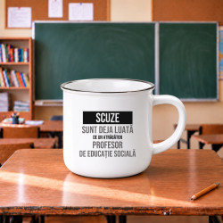 Scuze, sunt deja luată de un atrăgător profesor de educație socială - cană emailată cadou