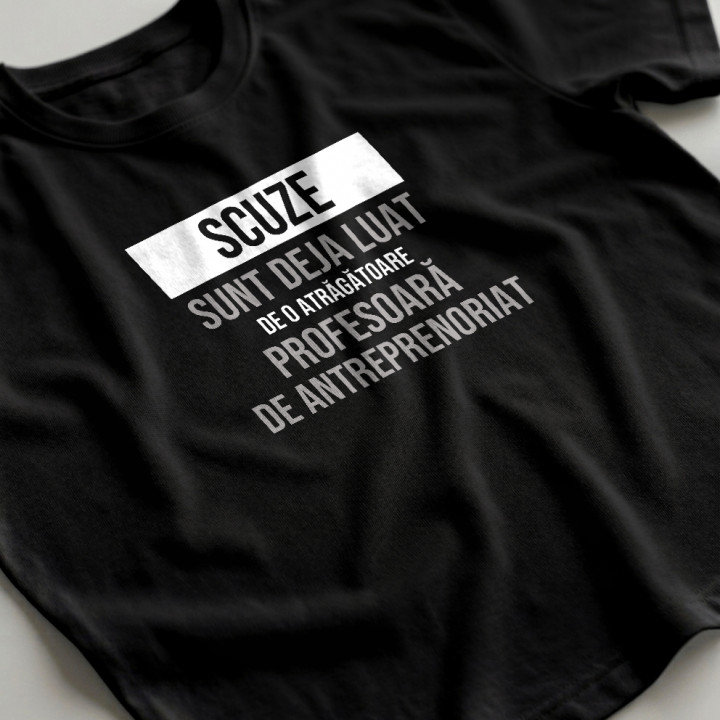 Scuze, sunt deja luat de o atrăgătoare profesoară de antreprenoriat - tricou bărbătesc cu imprimeu