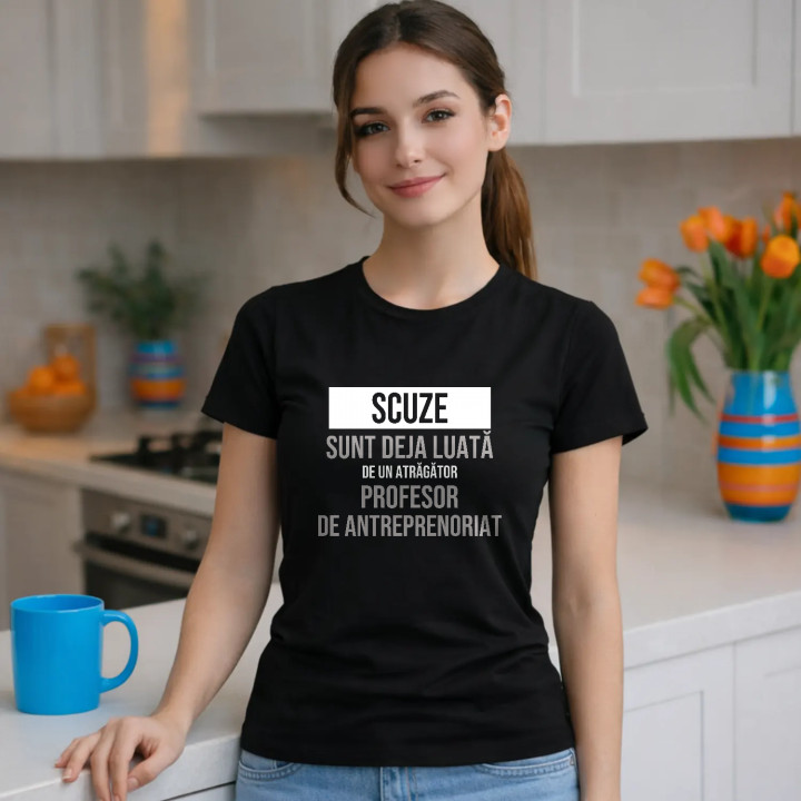 Scuze, sunt deja luată de un atrăgător profesor de antreprenoriat - tricou de damă cu imprimeu