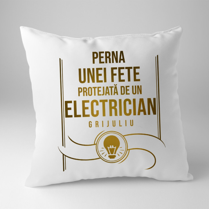 Perna unei fete protejată de un electrician grijuliu - perna