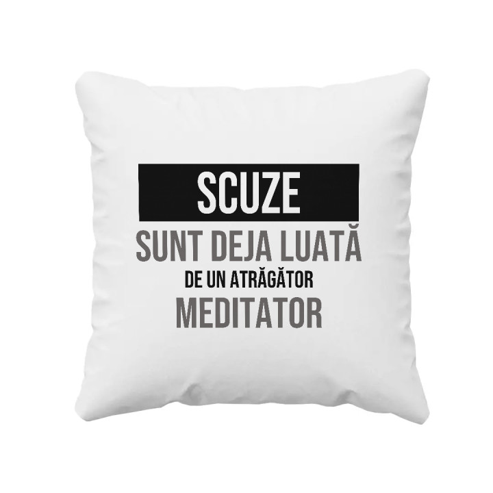 Scuze, sunt deja luată de un atrăgător meditator - pernă cadou