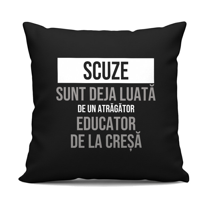 Scuze, sunt deja luată de un atrăgător educator de la creșă - pernă neagră cadou