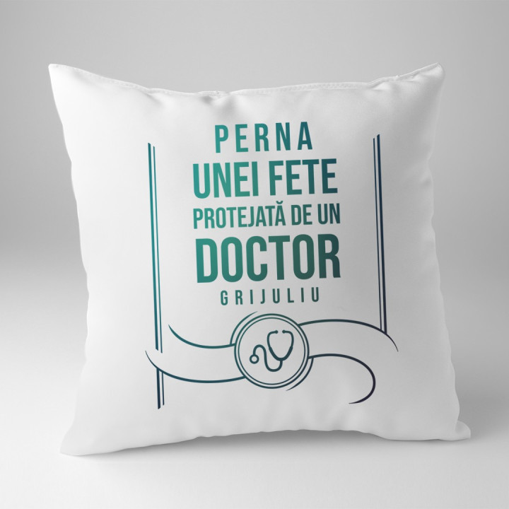 Perna unei fete protejată de un doctor grijuliu - perna