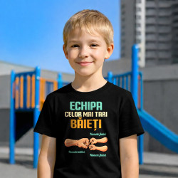 Echipa celor mai tari băieți - tată și doi fii cu nume - tricou pentru copii personalizat