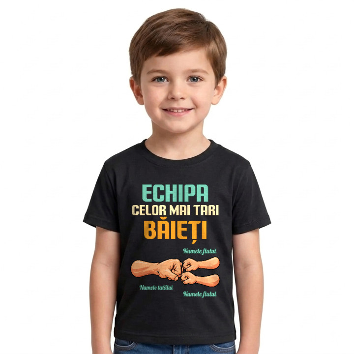 Echipa celor mai tari băieți - tată și doi fii cu nume - tricou pentru copii personalizat