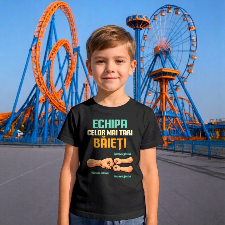 Echipa celor mai tari băieți - tată și doi fii cu nume - tricou pentru copii personalizat
