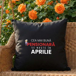 Cea mai bună pensionară se naște în aprilie - pernă neagră cadou