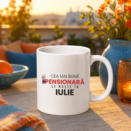 Cea mai bună pensionară se naște în iulie - cană cadou
