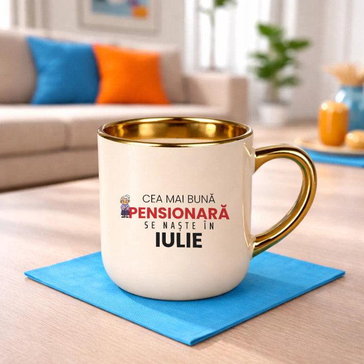 Cea mai bună pensionară se naște în iulie - cană elegantă cadou