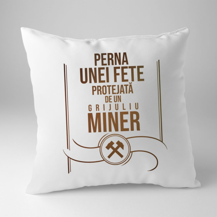 Perna unei fete protejată de un miner grijuliu   - perna