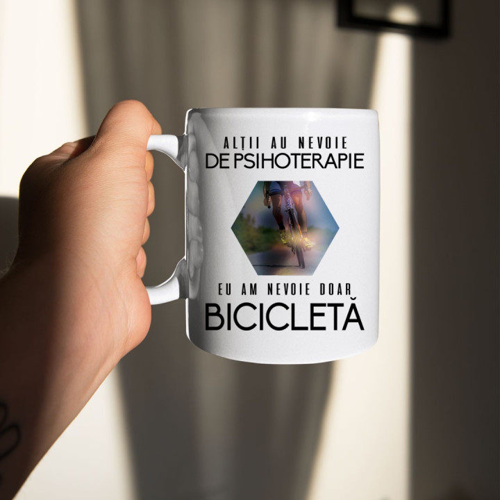Alţii au nevoie de psihoterapie, eu am nevoie doar bicicletă - cană
