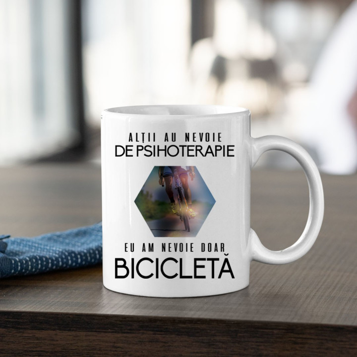 Alţii au nevoie de psihoterapie, eu am nevoie doar bicicletă - cană
