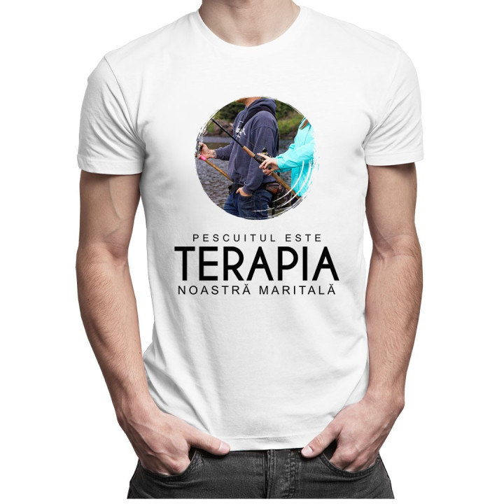 Pescuitul este terapia noastră maritală - T-shirt pentru bărbați și femei
