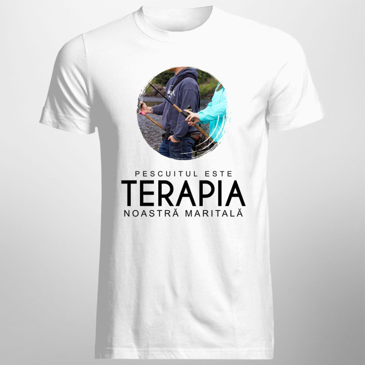 Pescuitul este terapia noastră maritală - T-shirt pentru bărbați și femei