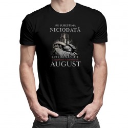Nu subestima niciodată un om născut în august - tricou bărbătesc cu imprimeu
