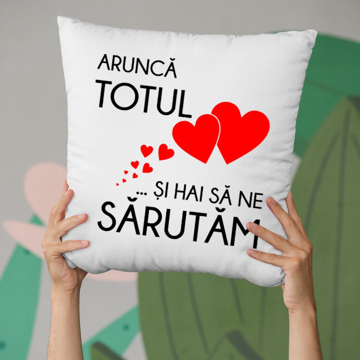 Aruncă totul și hai să ne sărutăm - pernă