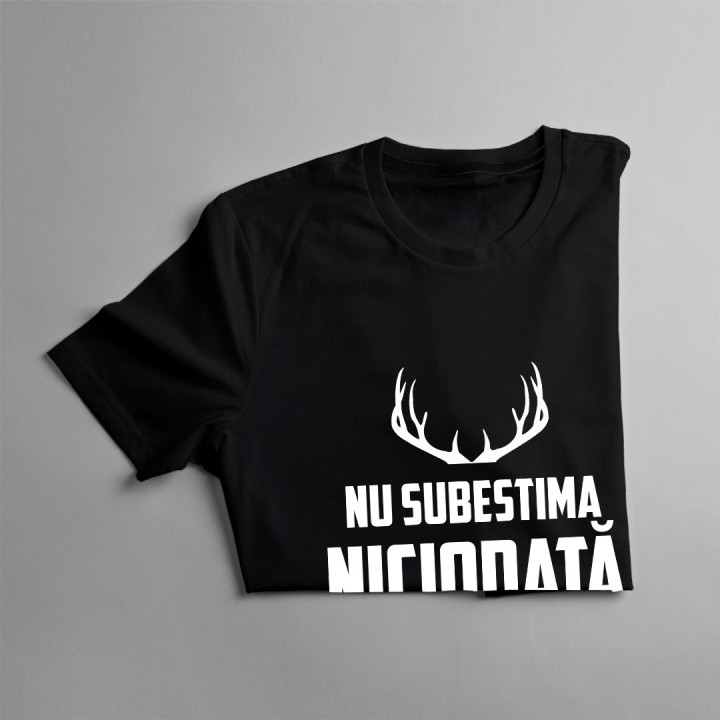 Nu subestima niciodată un vânător - T-shirt pentru bărbați