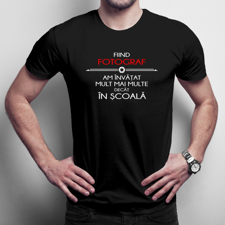 Fiind fotograf am învățat mult mai multe decât în școală - T-shirt pentru bărbați
