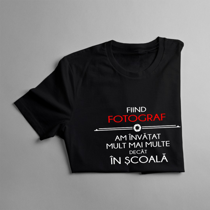Fiind fotograf am învățat mult mai multe decât în școală - T-shirt pentru femei