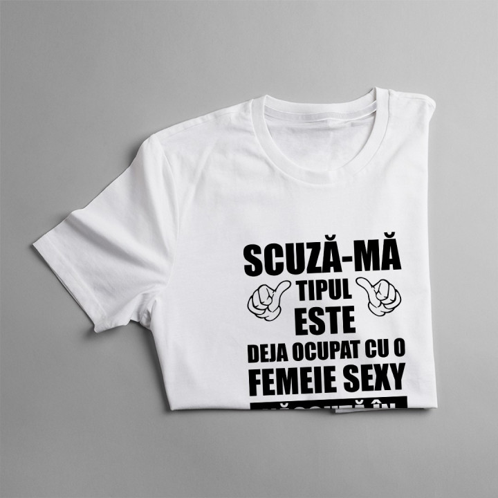 Scuză-mă, tipul ăsta este deja ocupat cu o fată sexy născută în august - T-shirt pentru bărbați
