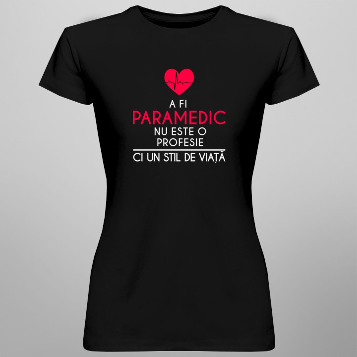 A fi paramedic nu este o profesie - T-shirt pentru femei