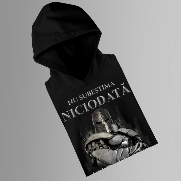 Nu subestima niciodată un om născut în august - bluză bărbătească cu imprimeu